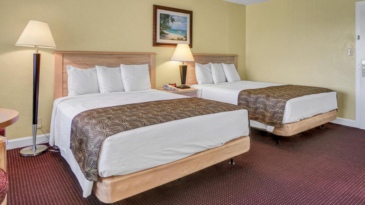 Page Terrace Beachfront Hotel St. Pete Beach Buitenkant foto