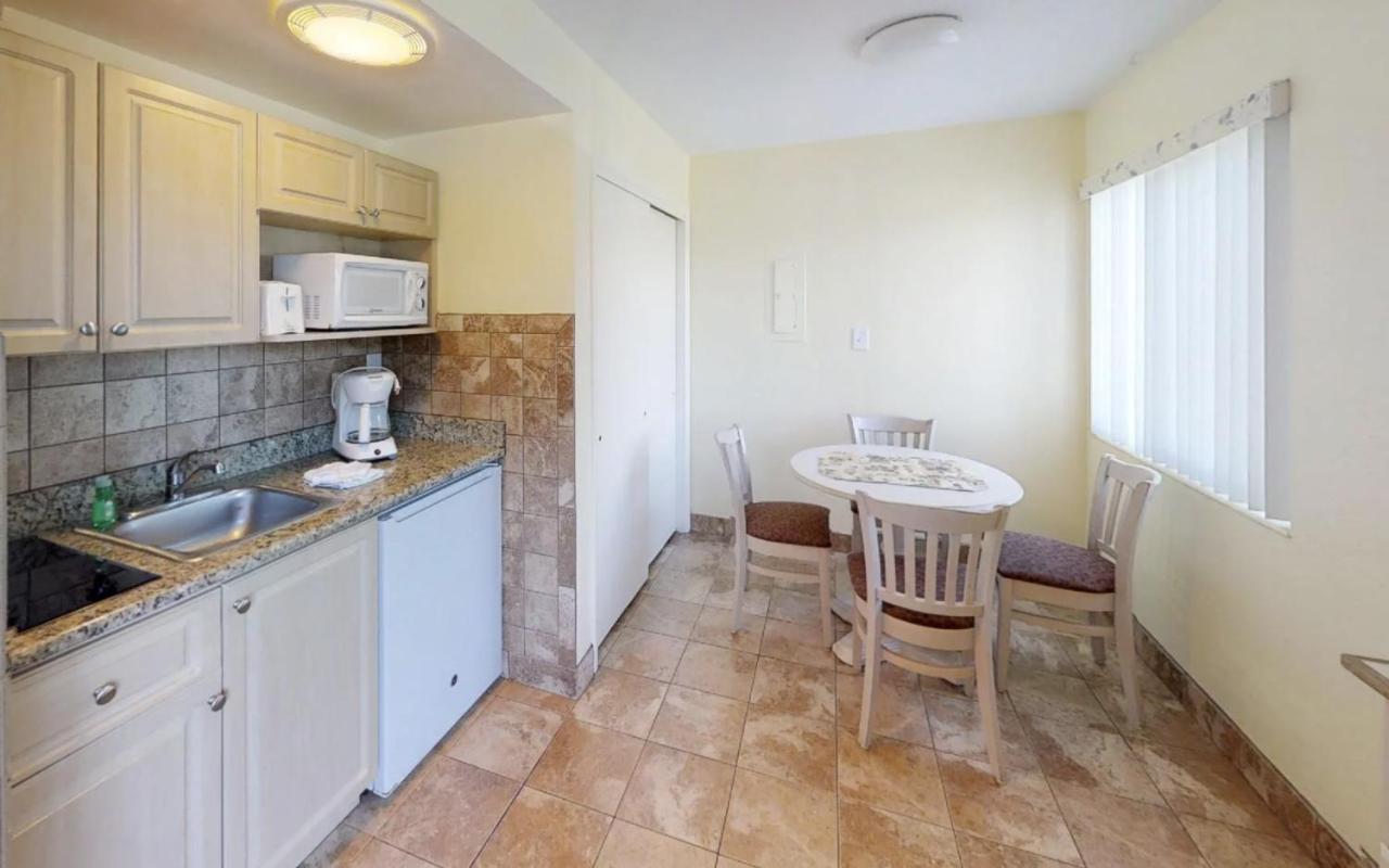 Page Terrace Beachfront Hotel St. Pete Beach Buitenkant foto