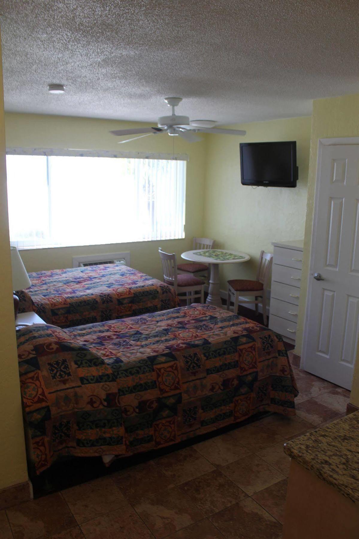 Page Terrace Beachfront Hotel St. Pete Beach Buitenkant foto